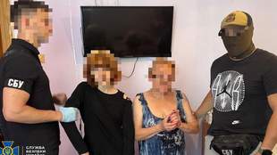 В Одесі неповнолітня дівчина та її матір знищили військове авто