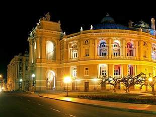 Одеський оперний театр вирішив найняти охоронців за мільйон