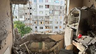 Армія агресора вдарила по лікарні Херсона та фермі: поранень зазнали десятеро людей