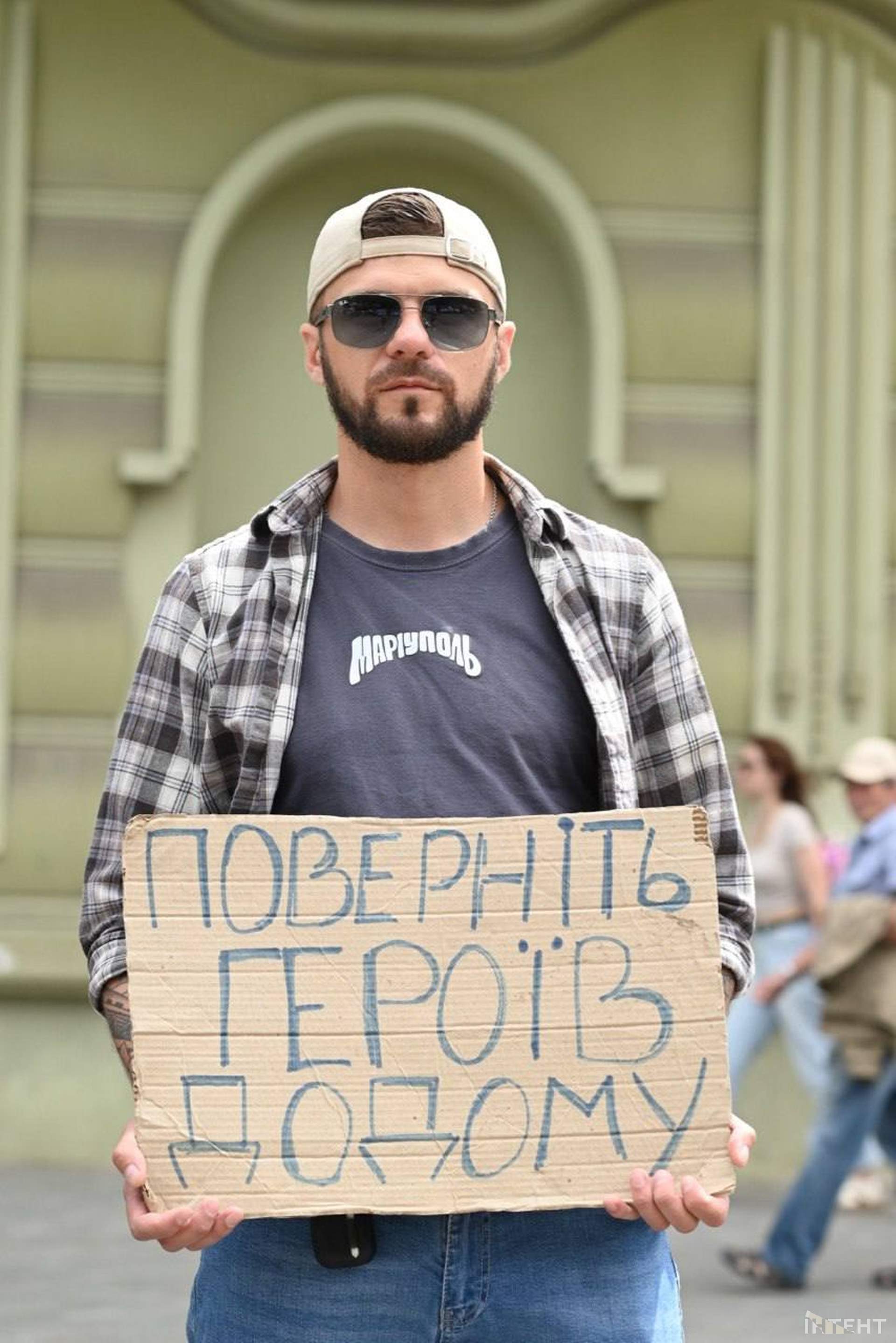 Двоє колишніх полонених відмітили річниці звільнення на акції в Одесі