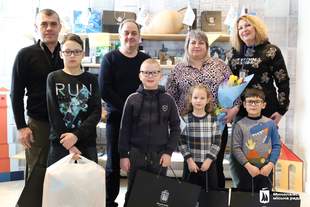 A large foster family from Mykolaiv received a new home
