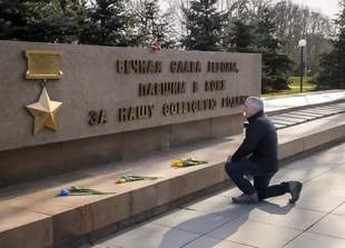 In Mykolaiv, there were no volunteers to Ukrainize the famous memorial