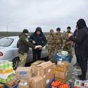 Миколаївським тероборонцям, що стоять на захисті Херсона, передали подарунки