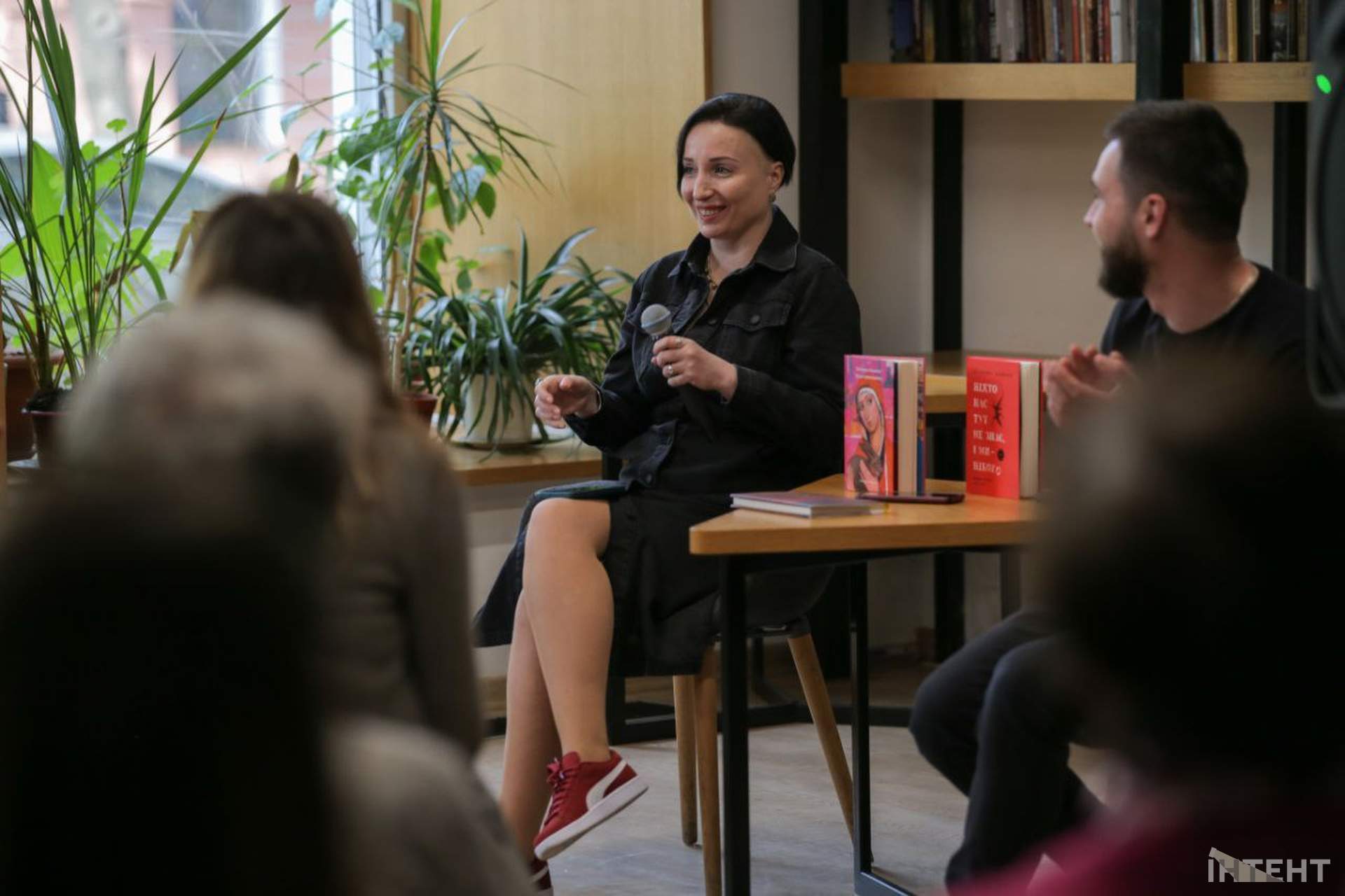 Лауреатка Шевченківської премії прочитала свої вірші на зустрічі з одеситами