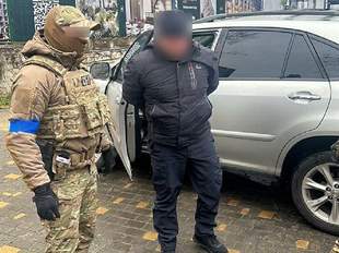 Посадовця Одеської митниці затримали за підозрою у допомозі ввозити "чорну готівку"
