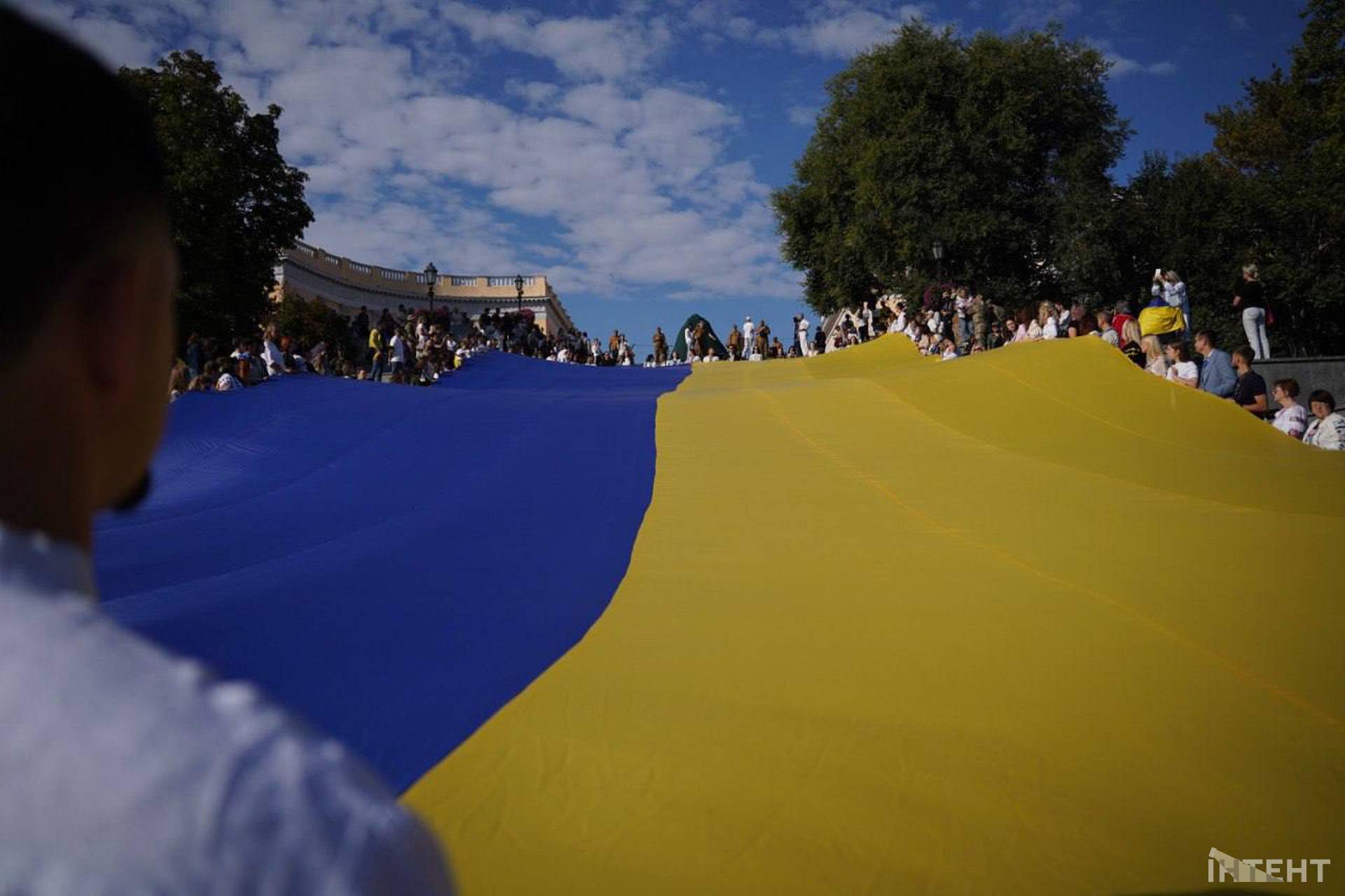 В Одесі розгорнули 34-метровий прапор України до Дня Незалежності