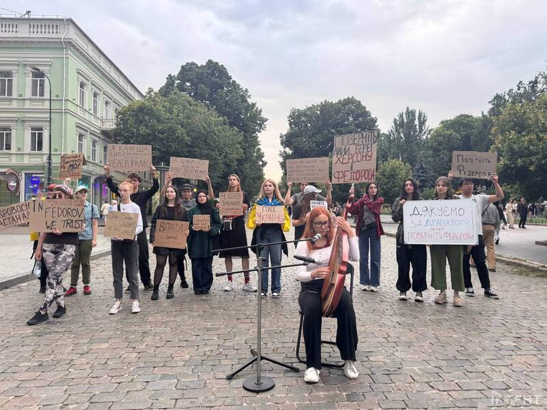 В Одесі на восьмий день протесту розгорнули 12-метровий прапор