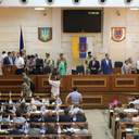 Сессия областного совета: шины, камуфляж и фото на память