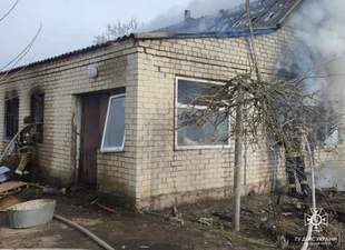 На Херсонщині вогнеборці виявили загиблого та врятували жінку