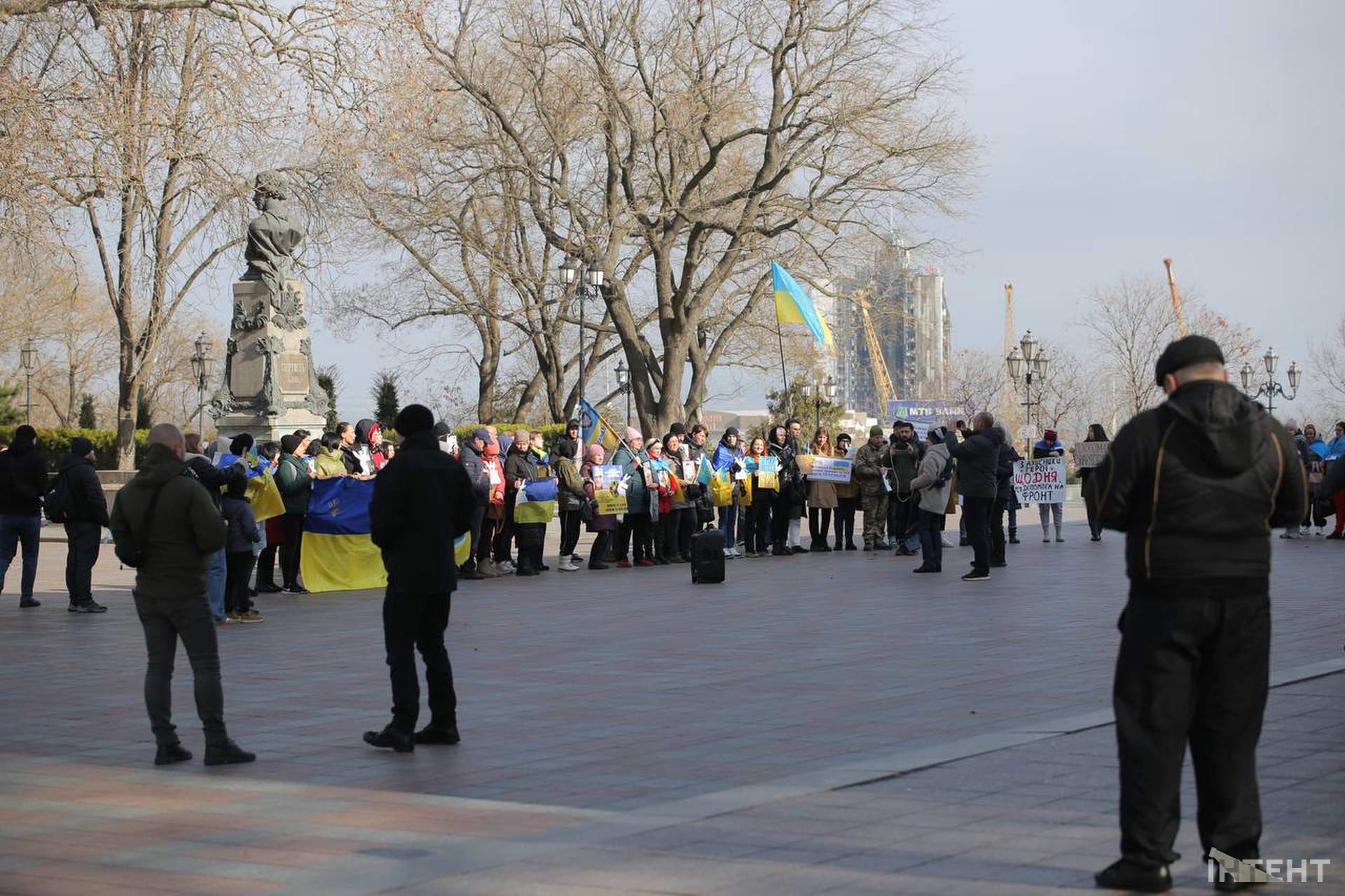 У другу річницю вторгнення одесити вийшли на 26 щосуботню акцію перед мерією