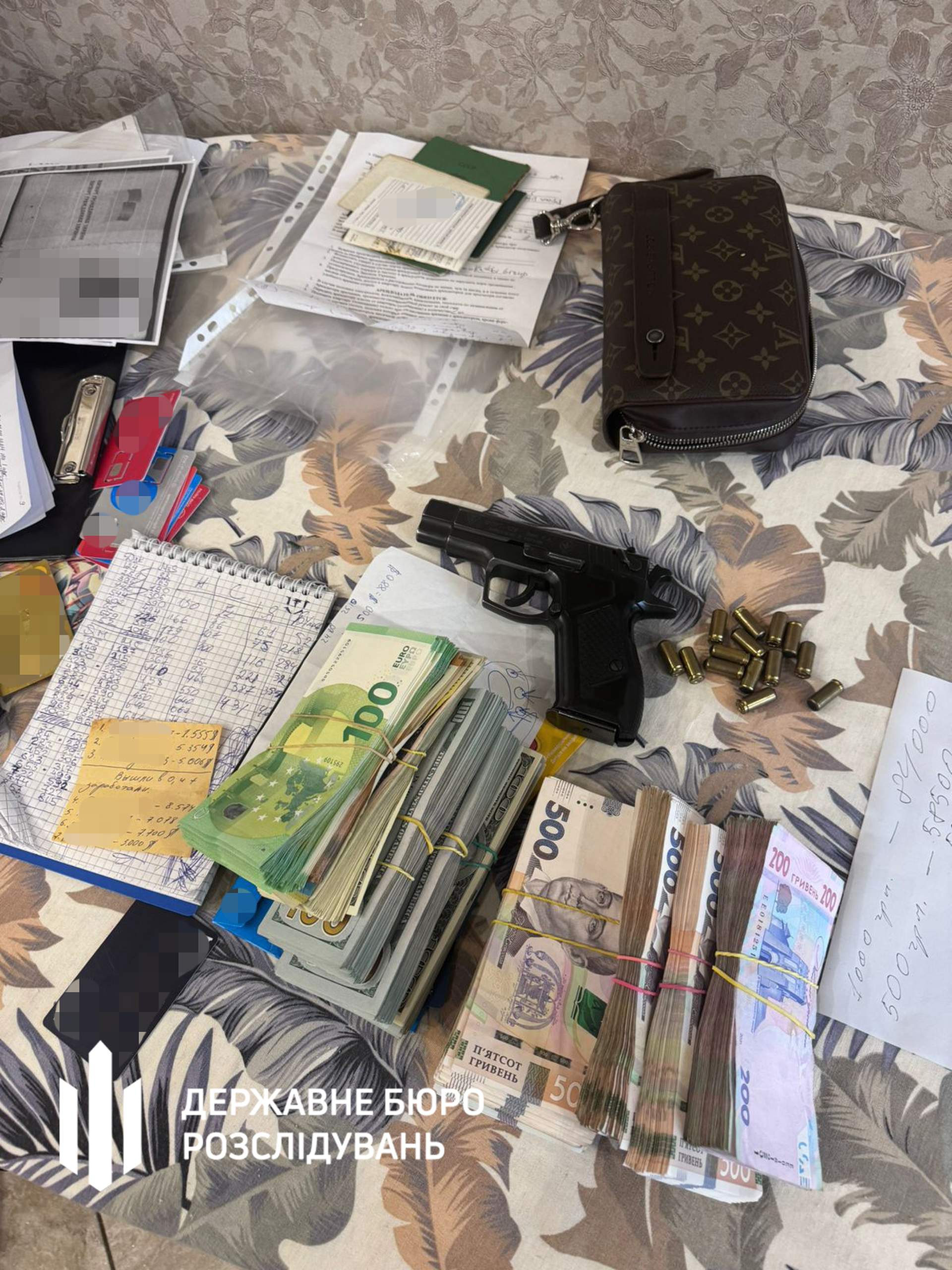 В Одесі фіктивний співробітник ДБР вибивав зі знайомого вигаданий борг в 60 тисяч доларів