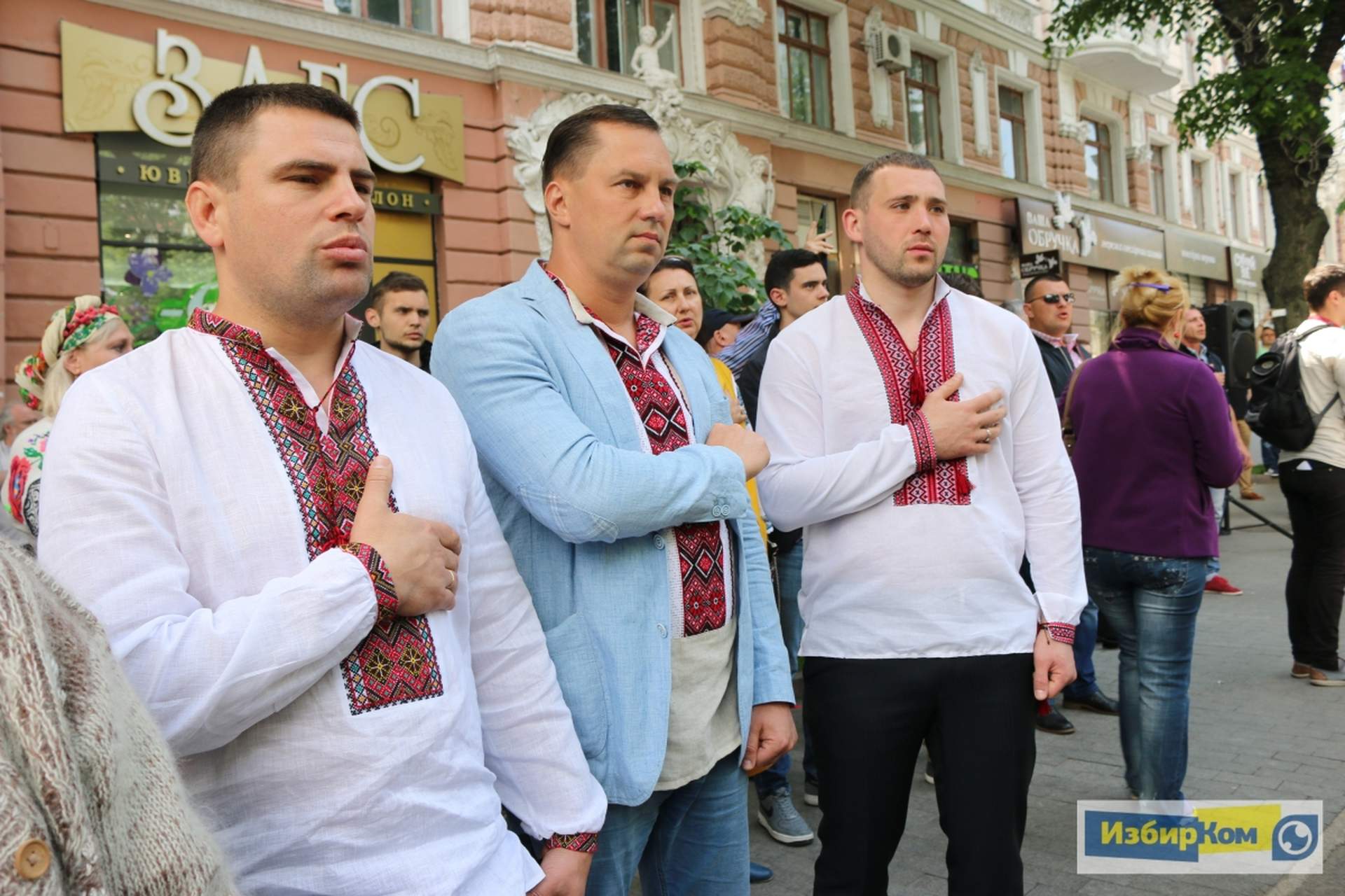 В Одессе состоялся юбилейный десятый МегаМарш в вышиванках