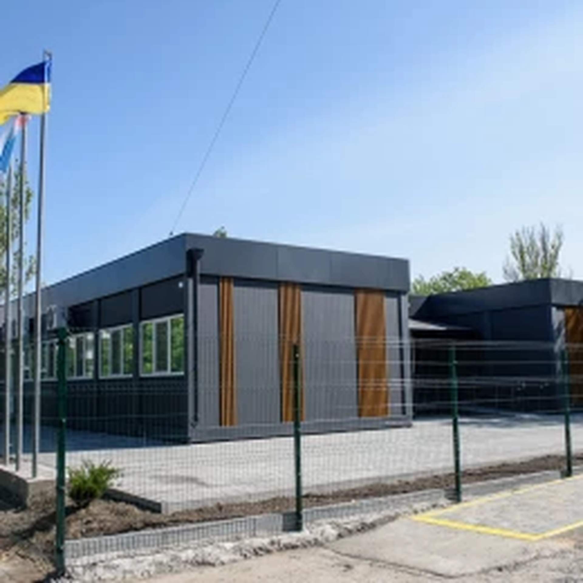 На Миколаївщині в постраждалих від обстрілів громадах відкрили модульні школи