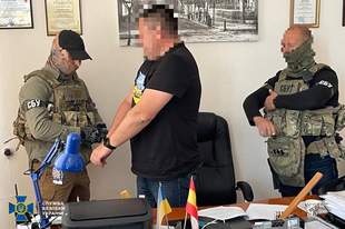 Підозрювані посадовці: одеські поліцейські викрили шахраїв, які намагалися вкрасти землю біля лиману