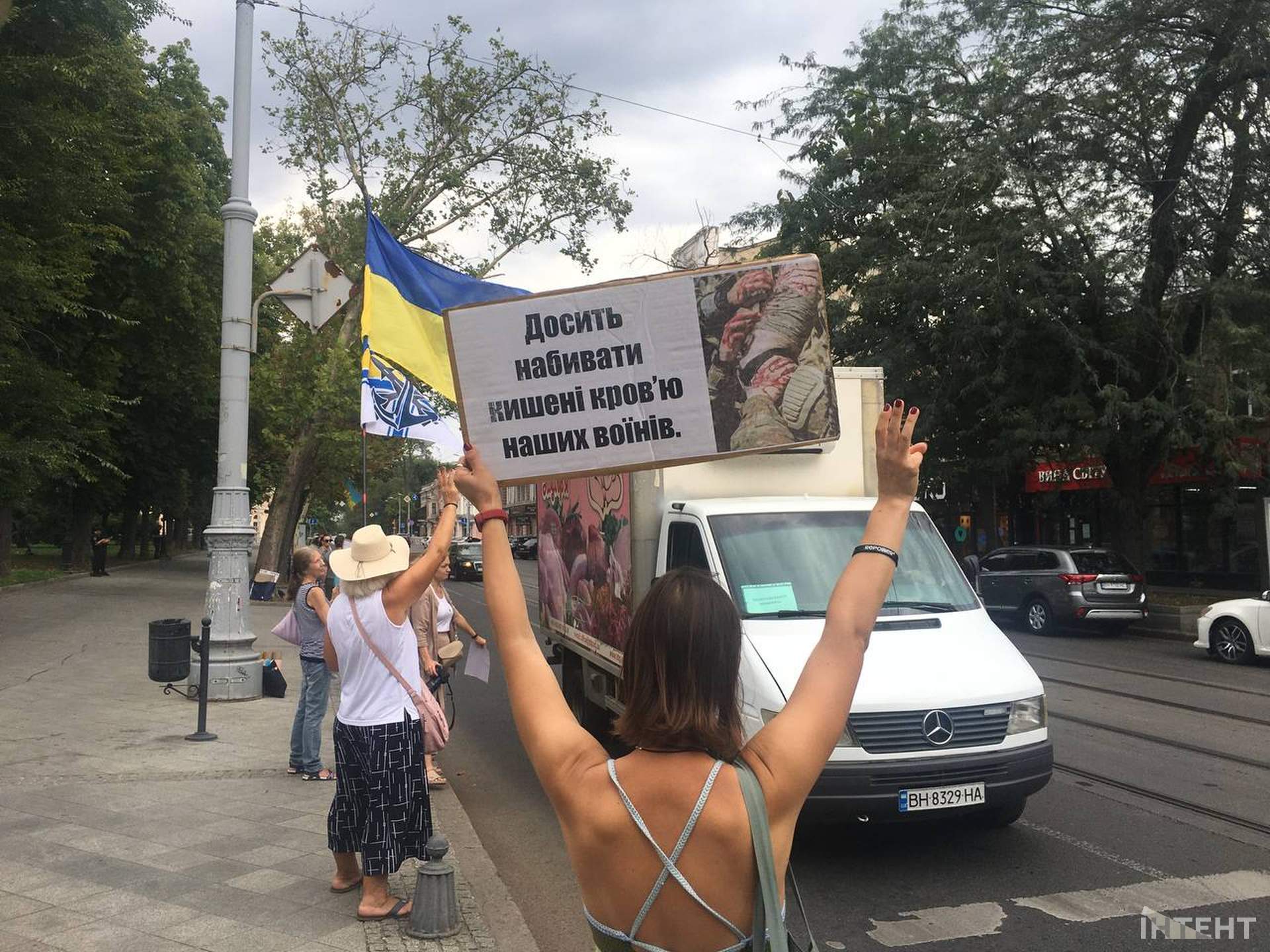 Скоро річниця: одесити продовжують вимагати від місцевої влади більше допомагати ЗСУ
