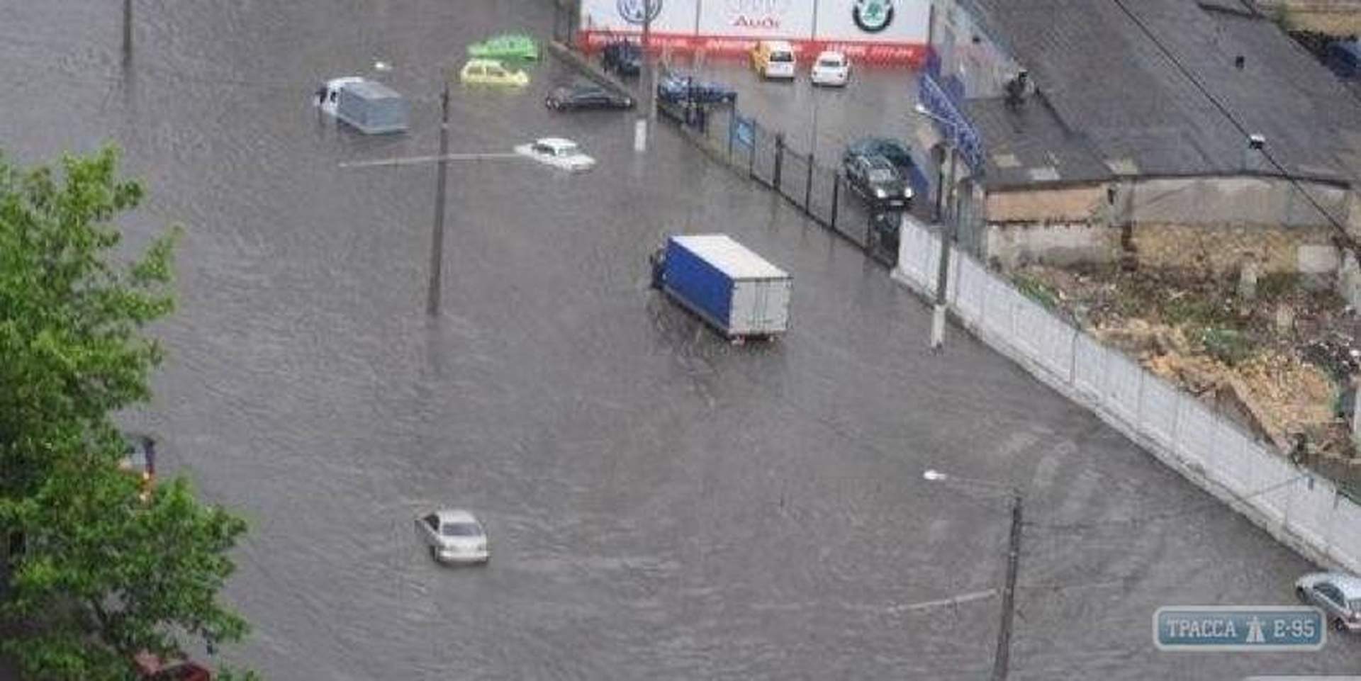 Ливень в Одессе. Дороги стали реками 