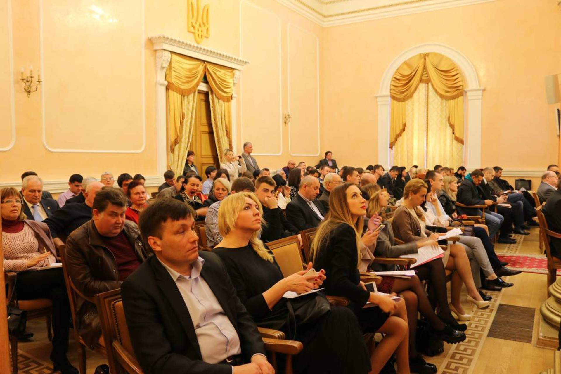Сессия Одесского горсовета: "майдан" и переполненный зал