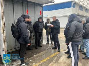 В Одессе задержали полицейских, которые собирали поборы на рынке "7 километр"