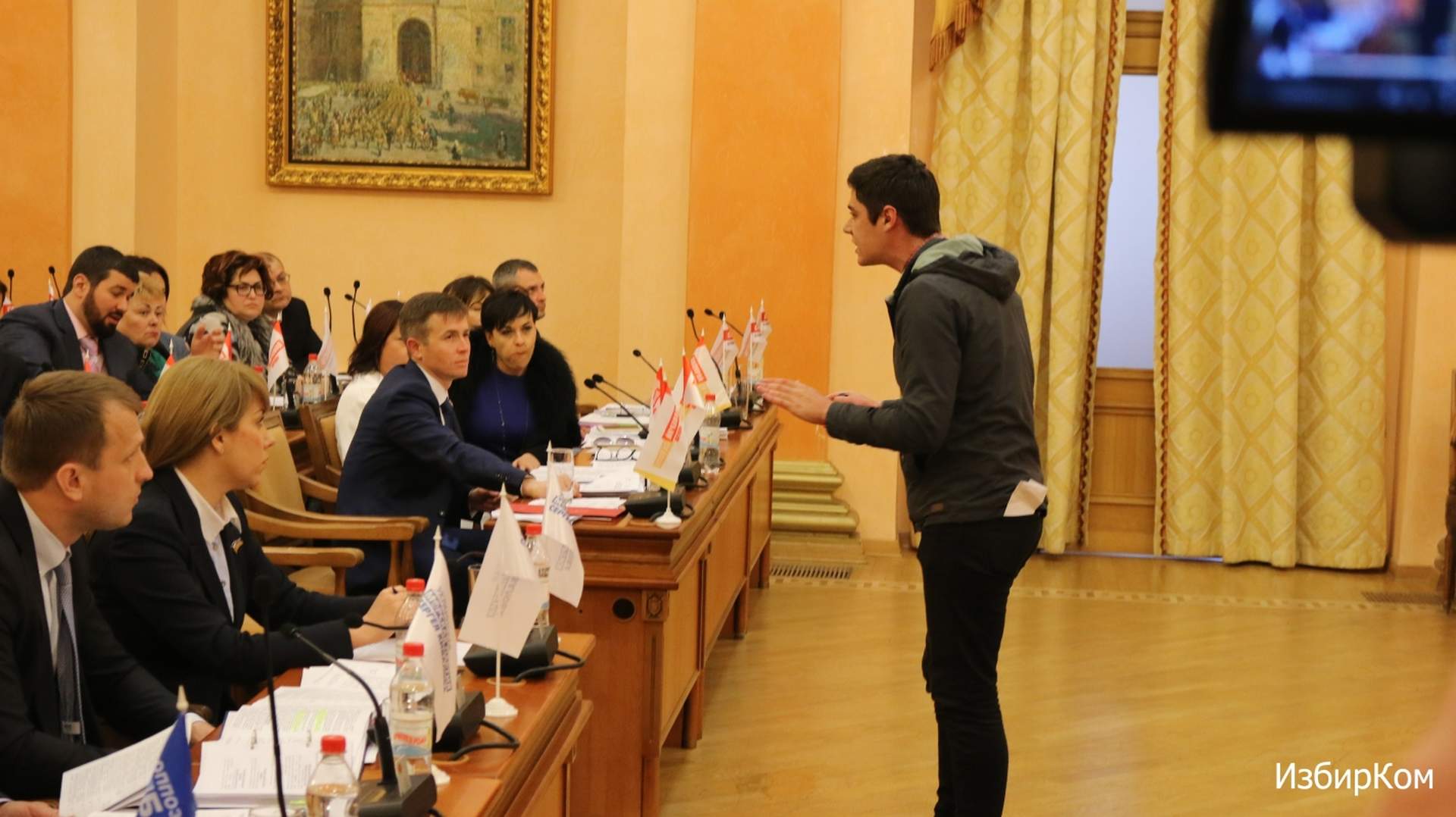 Сессия Одесского городского совета: "минирование", драка и повторное переименование улиц