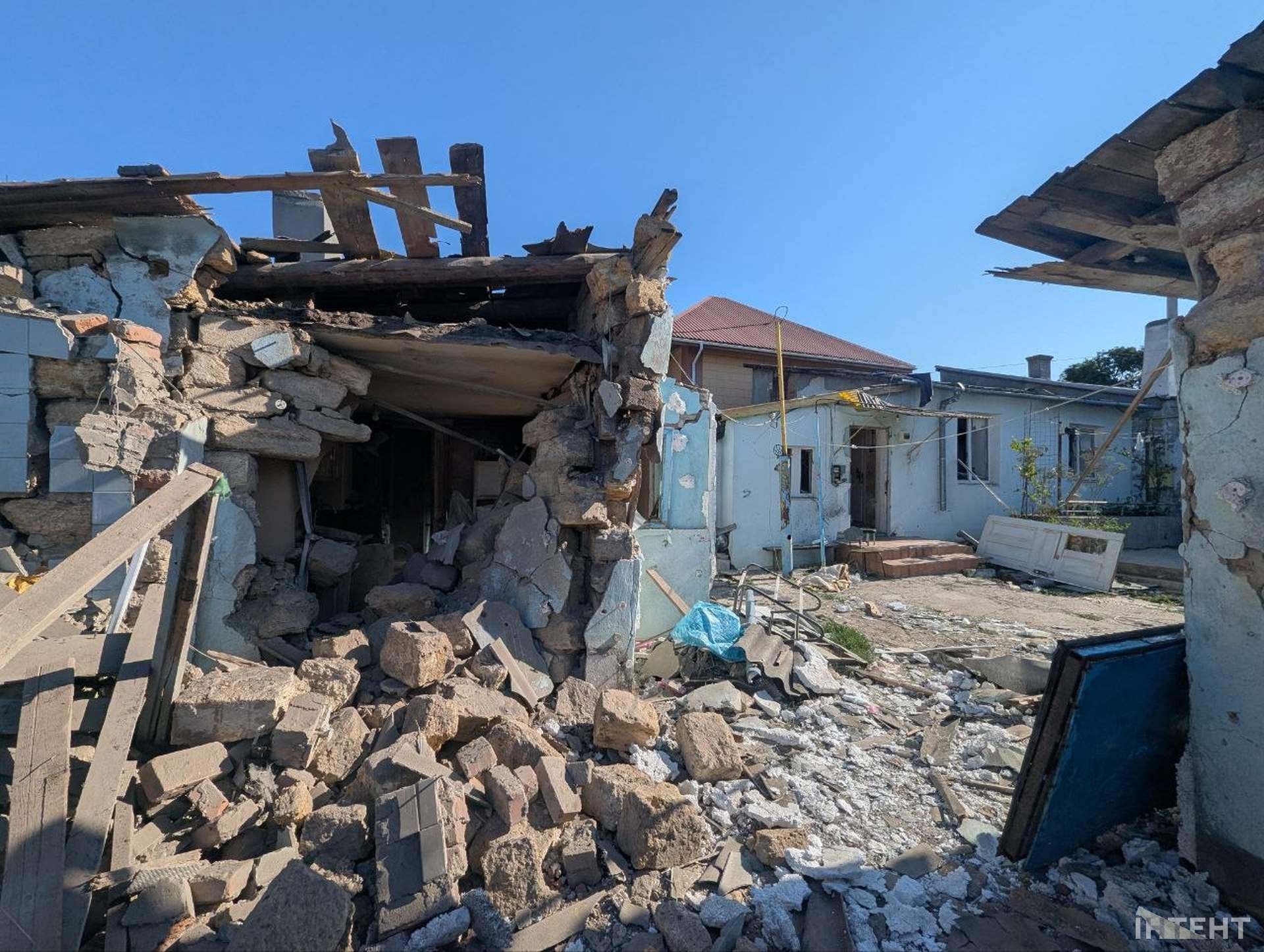 Від атаки російських безпілотників вночі постраждав одесит