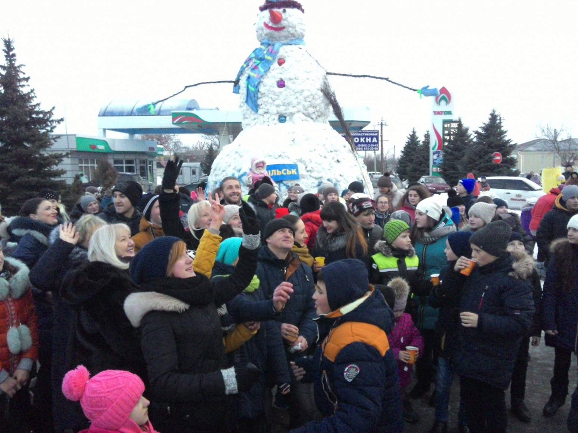 В Одесской области слепили рекордного снеговика