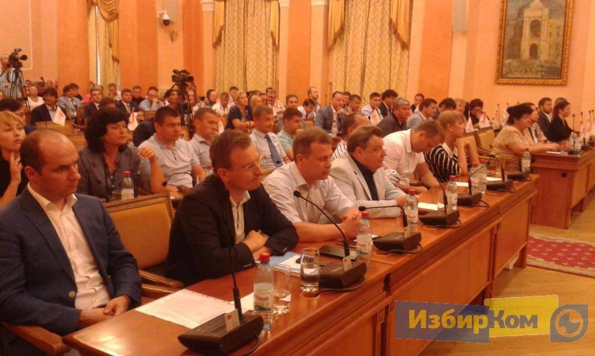 Неожиданная сессия Одесского горсовета: оцепление вокруг мэрии и сбор ради одного вопроса