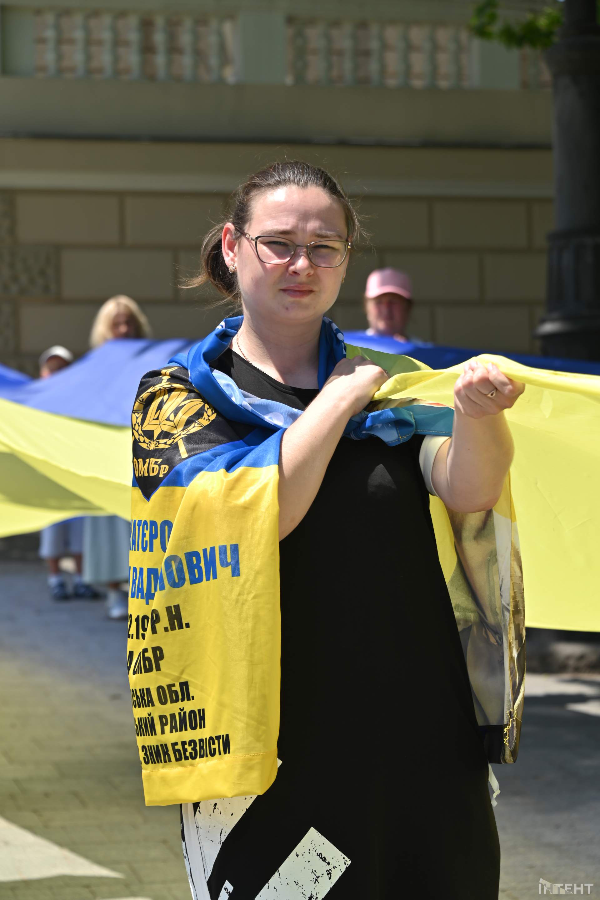Родичі полонених розгорнули в Одесі 100-метровий прапор до Дня Конституції