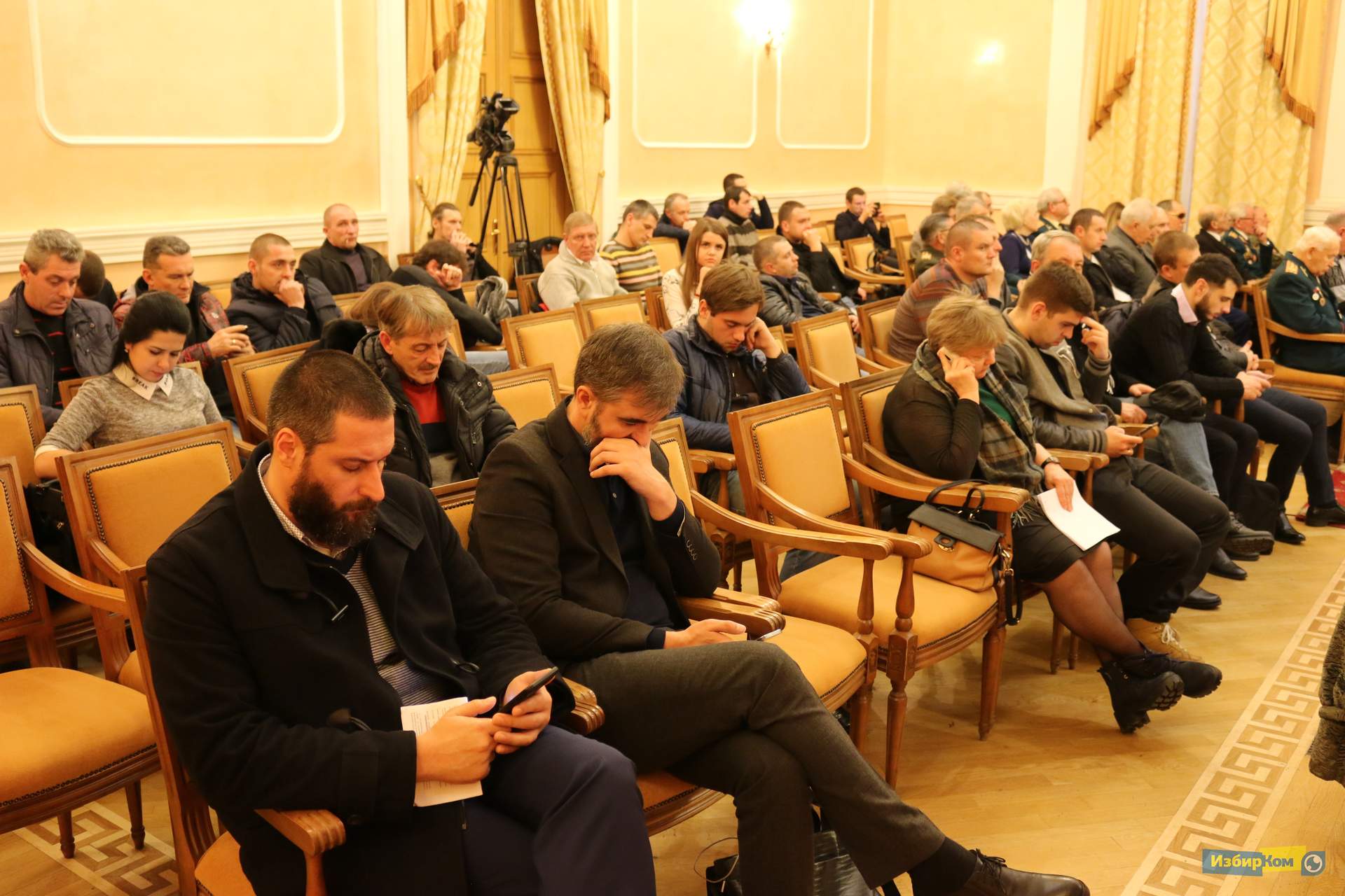 Сессия городского совета: уснувшие посетители и неполадки в системе голосования