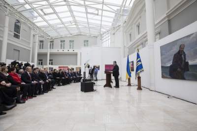 Порошенко планирует увеличить долю украинского языка на телевидении