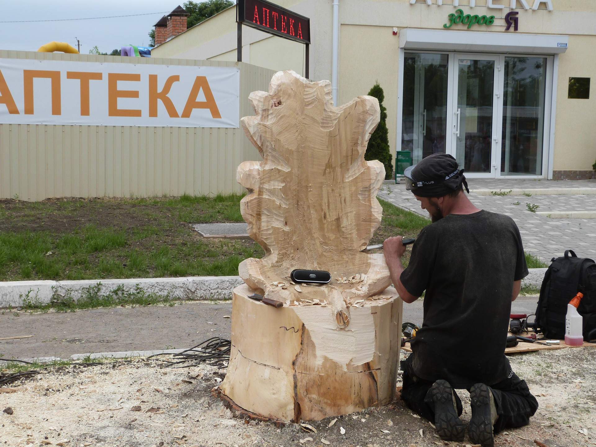Під час фестивалю вуличного мистецтва у Доброславі відкрили металеву "перлинку"