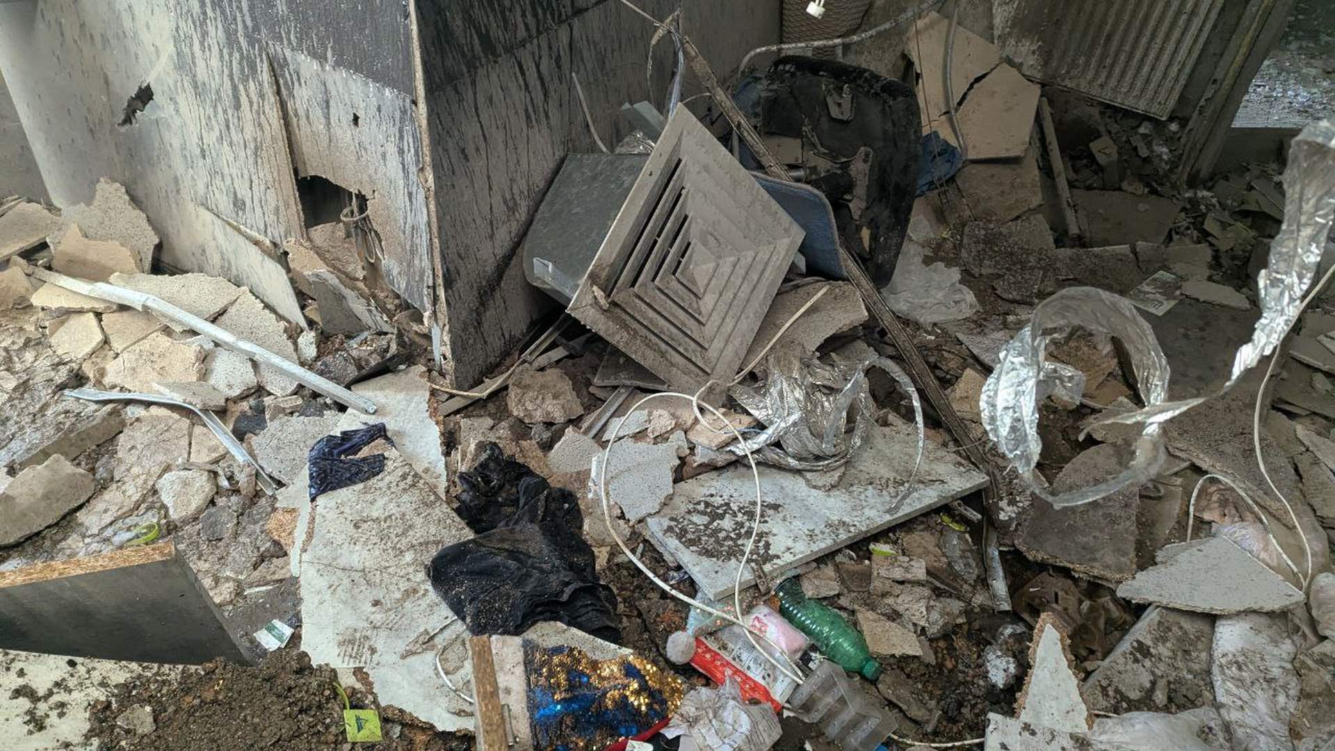 Внаслідок двох хвиль нічних атак в Одесі постраждали шість жителів