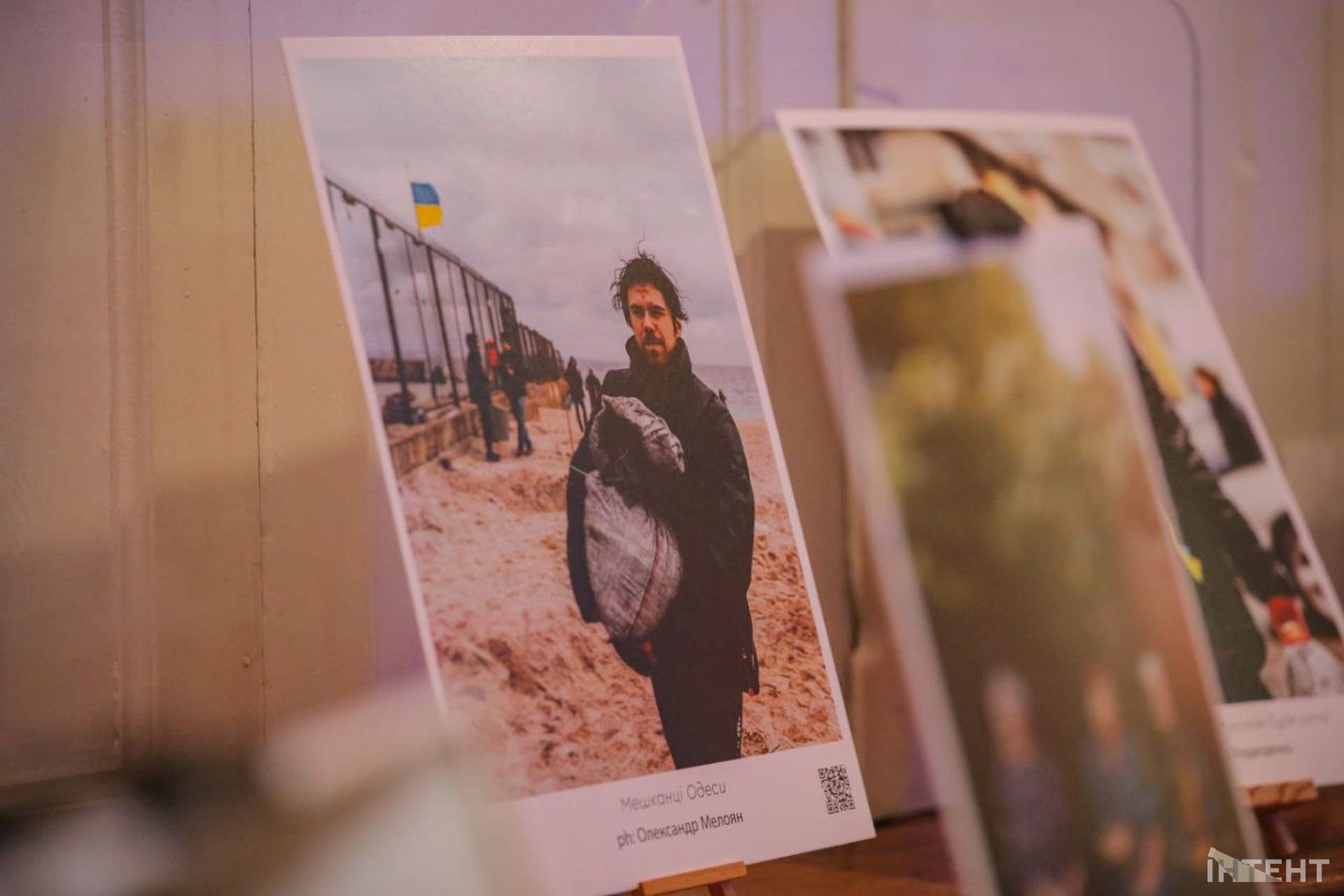 В Одесі відкрилася фотовиставка, присвячена роботі волонтерів