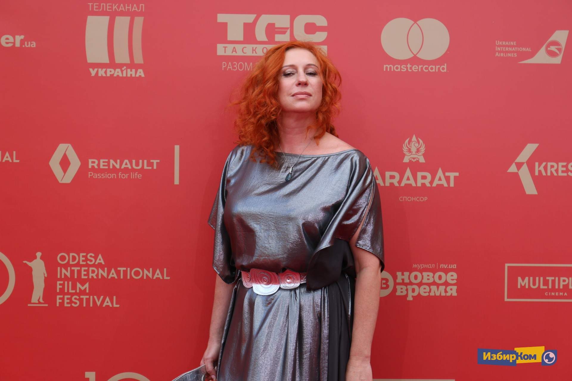 Красная дорожка кинофестиваля: Катрин Денев, Эйдан Тернер и Михаил Жванецкий