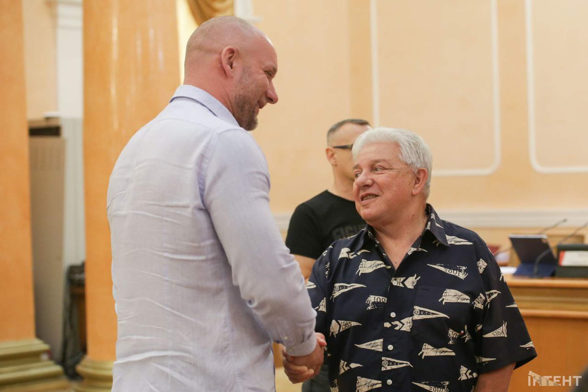 Обличчя та емоції: сесія Одеської міської ради в об'єктиві Інтента