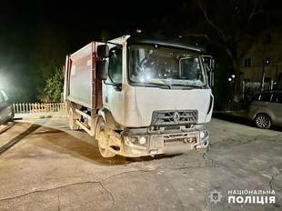 На кладовищі під Одесою водій сміттєвоза задавив людину