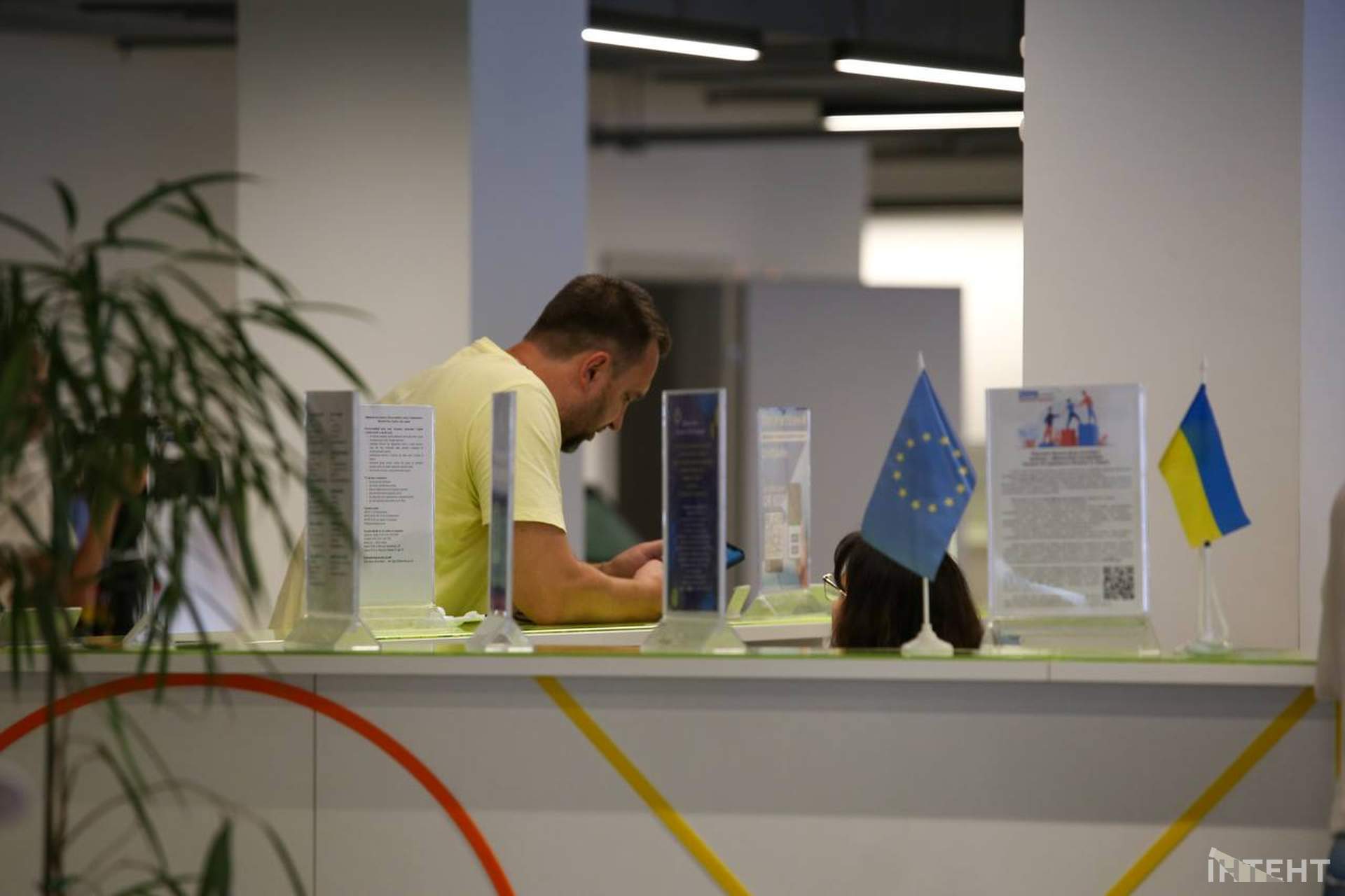 Останній день оновлення: в одеському ЦНАПі черги з чоловіків й висне обладнання