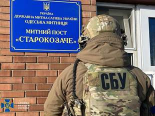 Посадовців двох митних постів на Одещині затримали за вимагання хабарів від волонтерів