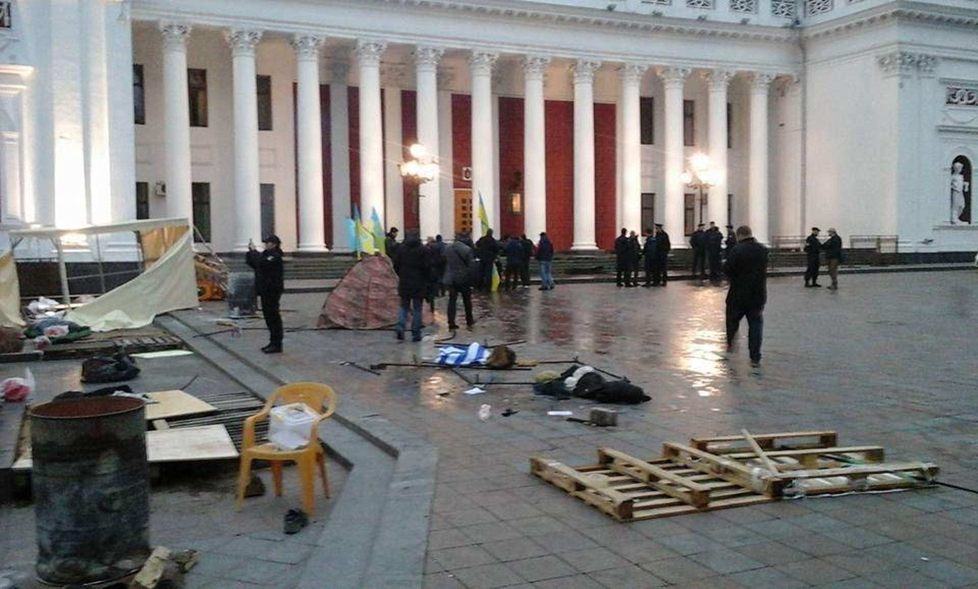Кровавый вторник в Одессе: разгон "АнтиТрухановского майдана" и оцепление мэрии