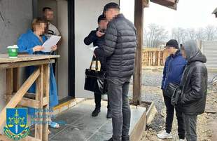 Справу про нарахування зайвих зарплат одеським медикам скерували до суду