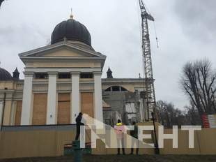 Єпархія, мерія та Італія: як в Одесі відновлюють найбільший храм Московського патріархату після атаки рф