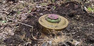 Police car hits mine during evacuation of Kherson region resident