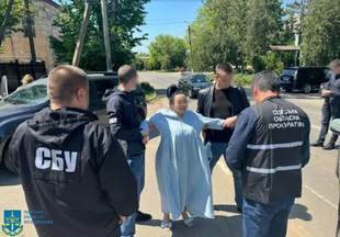 Працівниця суду з Одещини, яка попалася на хабарі, продовжила вчиняти корупційні злочини