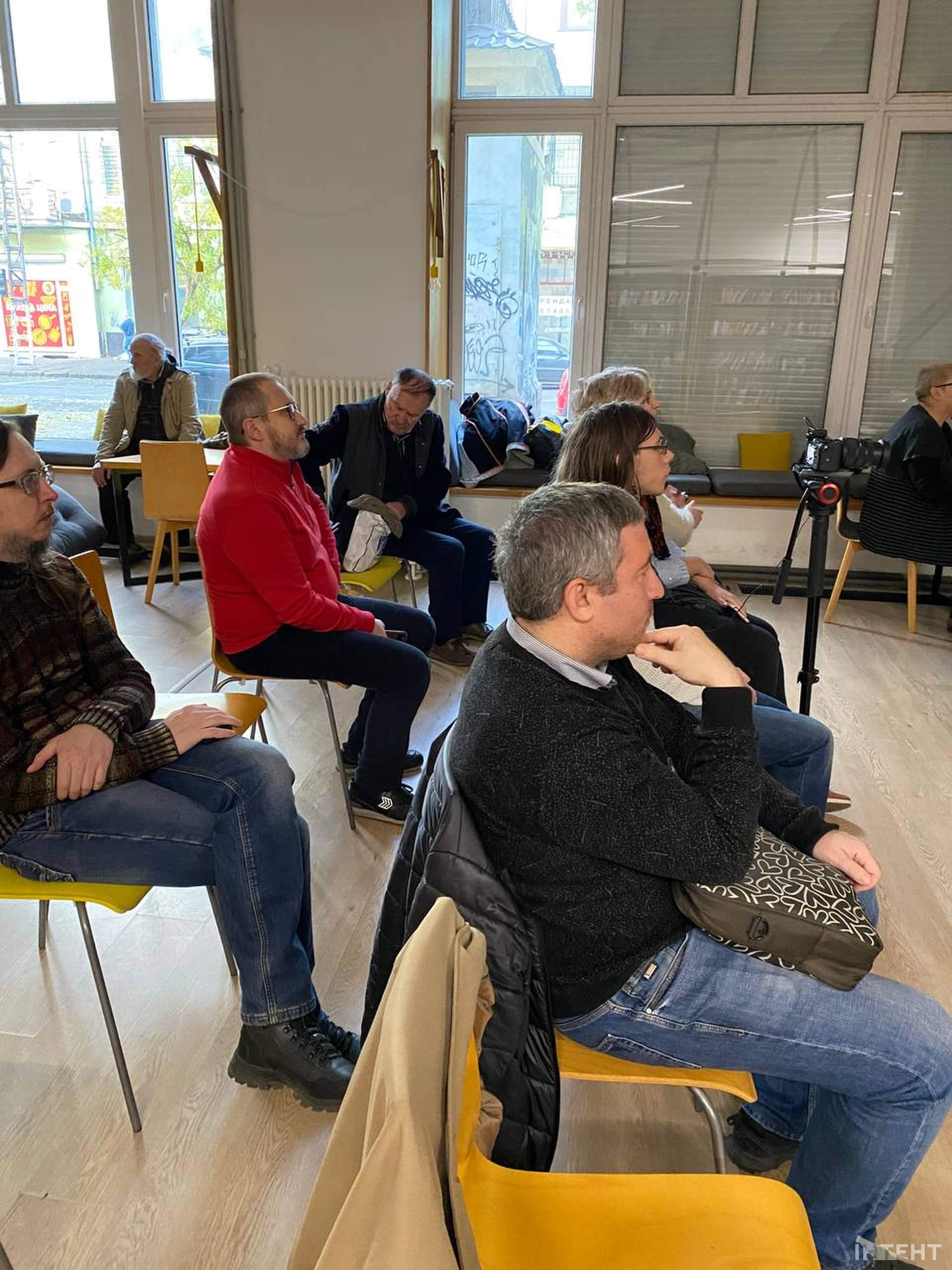 "Деконструктори правди": в Одесі презентували книгу про те, як росіяни висвітлюють війну з Україною