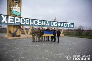 Миколаївським тероборонцям, що стоять на захисті Херсона, передали подарунки