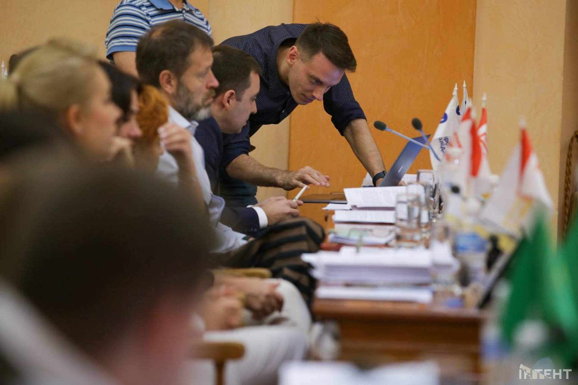 Бурхлива сесія та мітинг у світлинах Інтента