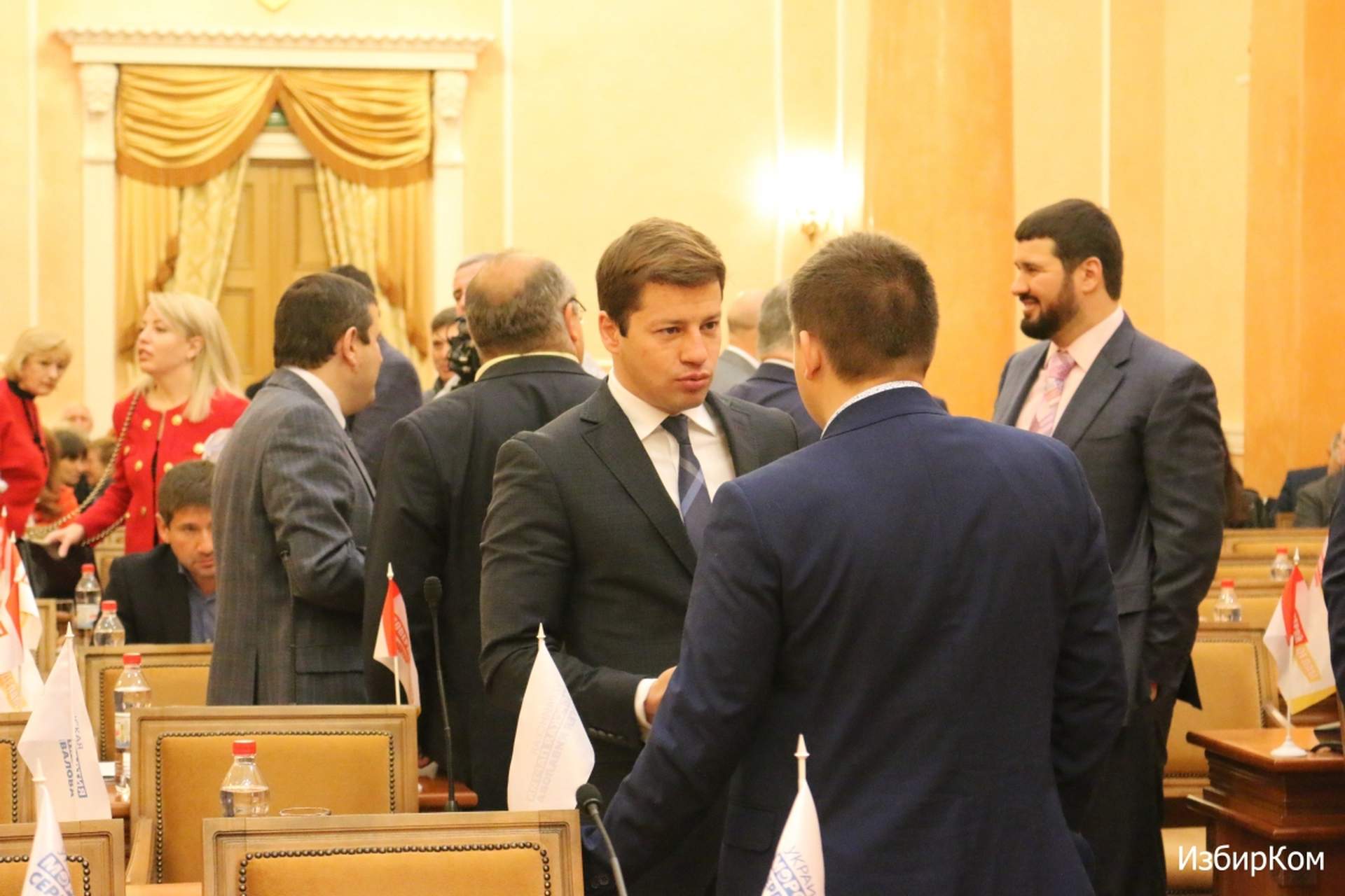 Сессия Одесского городского совета: "минирование", драка и повторное переименование улиц