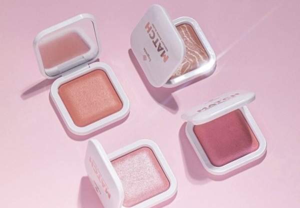 How to Enhance Your Natural Glow: Choosing the Perfect Blush for Everyday Makeup