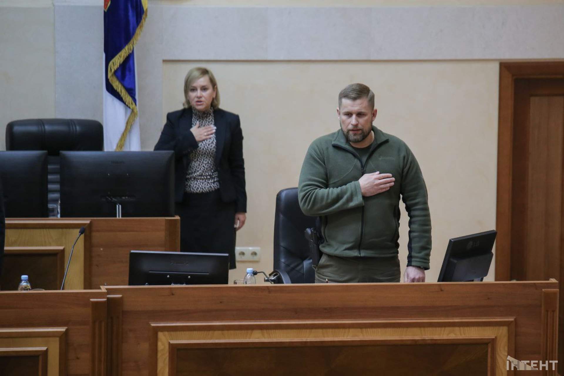 Шрапнель та невдалий перформанс: світлини з сесії Одеської облради