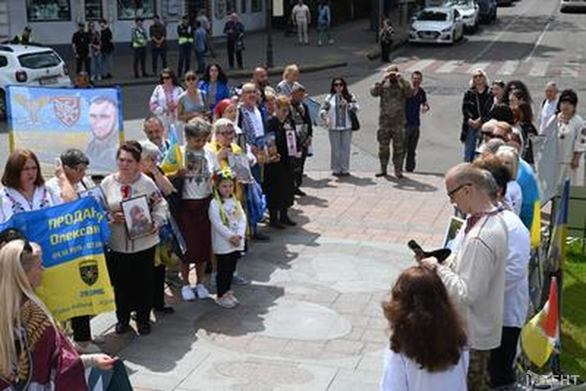Лампадки, стрічки та хода пам’яті: в Одесі відбулася акція до Дня вишиванки