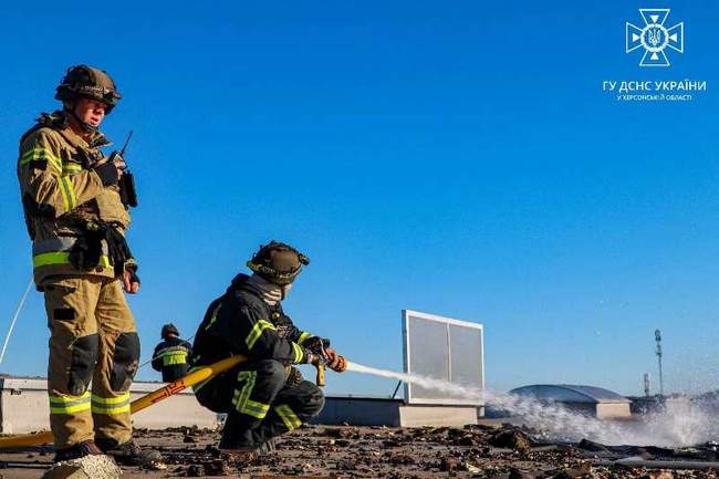 Наслідки обстрілу. Фото: ДСНС України в Херсонській області